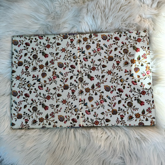 RARE Vintage Victoria’s Secret ‘90s Romantic Style Home Decor Hardcover Book - Picture 8 of 11